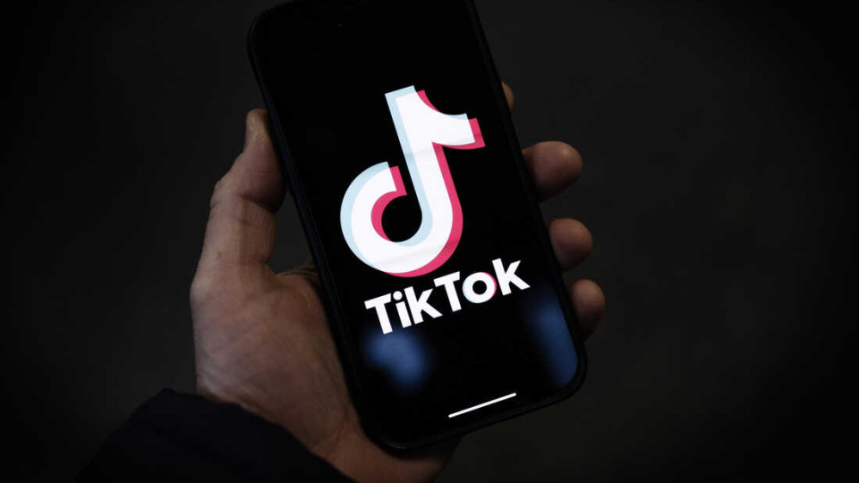 Джо Байден подписал закон о потенциальном запрете TikTok в США: что известно