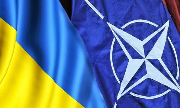 НАТО требует усилить борьбу с коррупцией в Украине