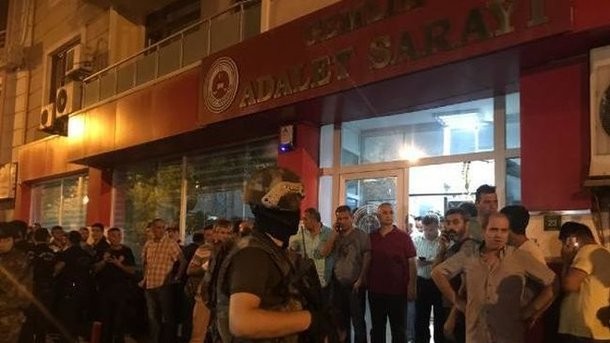 У Туреччині невідомий напав на будівлю суду: є жертви