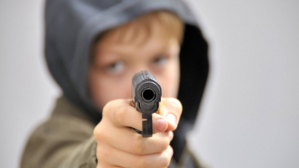 В Великобритании несовершеннолетним разрешено покупать оружие