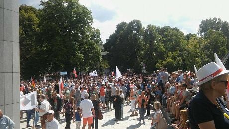 В Польше массовый протест против изменения судоустройства