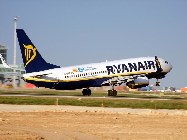 Компания Коломойского требует запретить лоу-кост  Ryanair в Украине