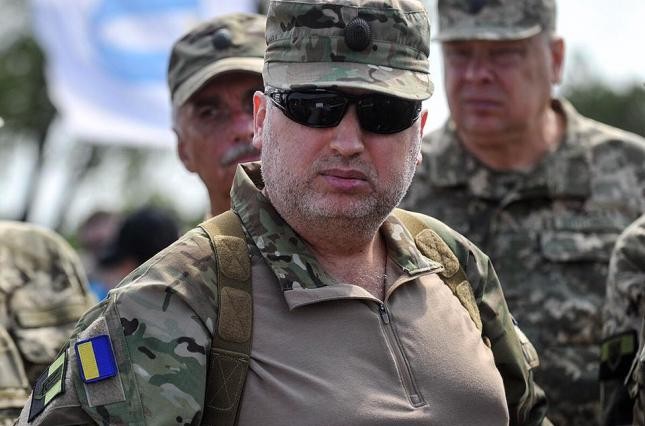 Турчинов объявил войну пророссийским каналам на Донбассе