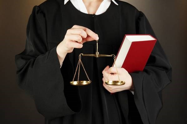 Оклады судей хотят уменьшить: депутаты внесли законопроект