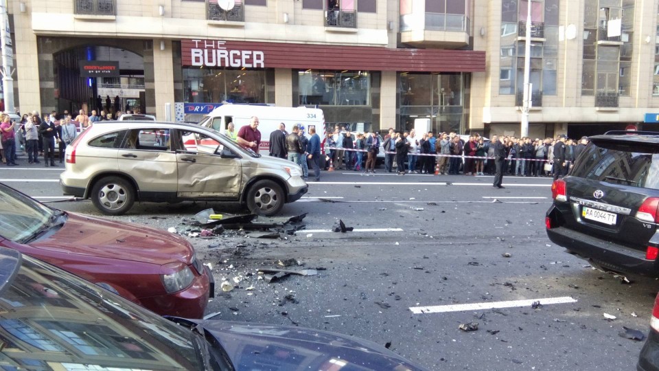 Взрыв в Киеве: в центре взорвалась машина, есть жертвы (фото, видео)