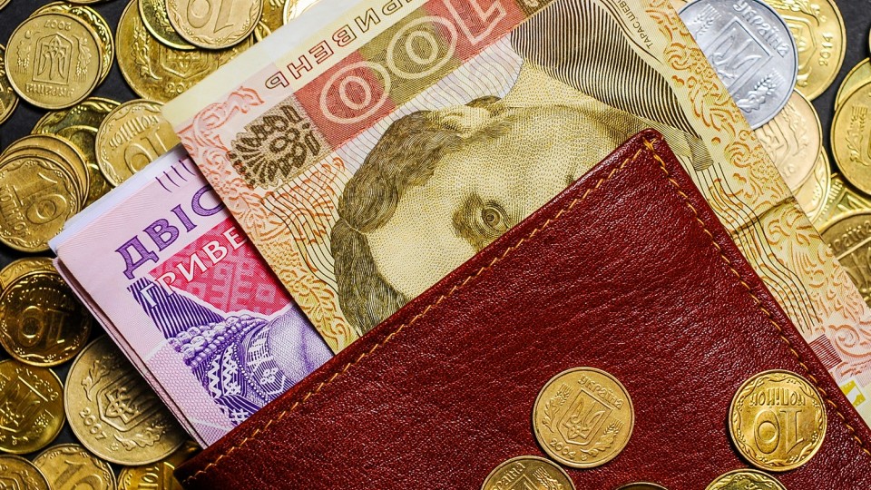 Зарплаты в Украине: у Гройсмана назвали размеры повышений