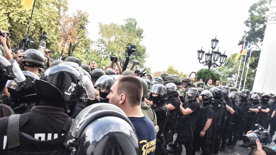 Митинг в Одессе: активисты проникли в здание мэрии (фото, видео)