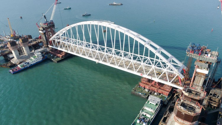 Порошенко поручил подготовить иск против РФ из-за Керченского моста