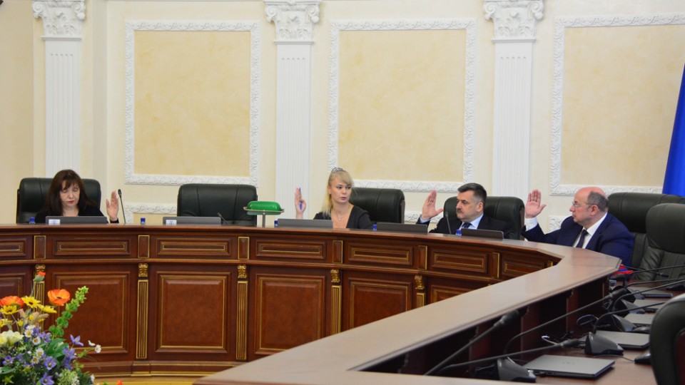 Судью из Ужгорода временно отстранили от осуществления правосудия