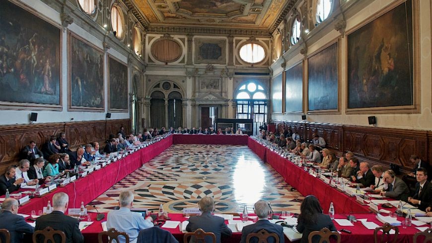 Венецианская комиссия огласит вывод по законопроекту об антикоррупционном суде