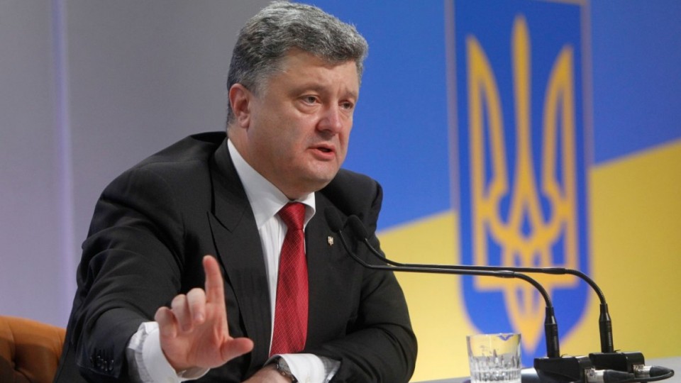 Порошенко опубликовал обращение по поводу законопроектов по Донбассу (видео)