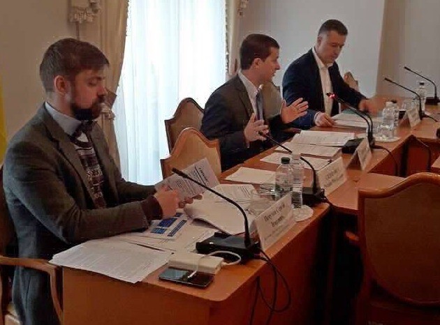Парламентарии и Минюст хотят защитить права ребенка