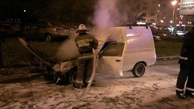 Жуткое ДТП в столице: водитель спасся, выпрыгнув из горящего автомобиля (фото)