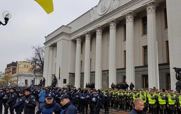 Янукович повертається: реакція соцмереж на події під Радою