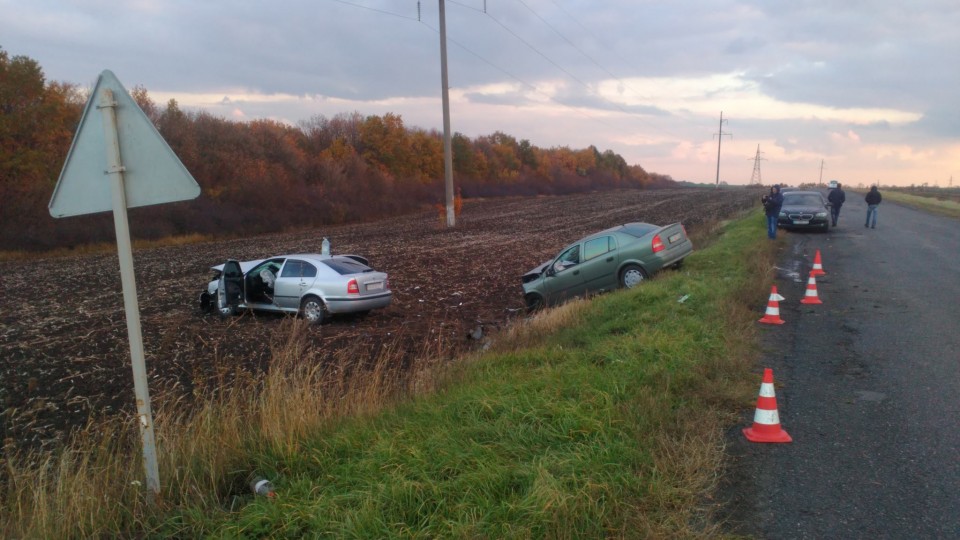 Авария в Харьковской области: две машины врезались лоб в лоб (фото)