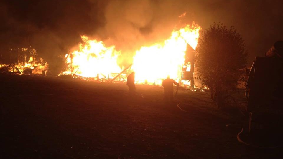 Масштабный пожар в Закарпатской области: горела база отдыха (фото)