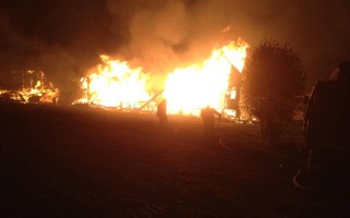 Масштабна пожежа в Закарпатській області: горіла база відпочинку (фото)