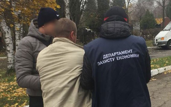 В Черновцах на взятке попался местный депутат (фото)