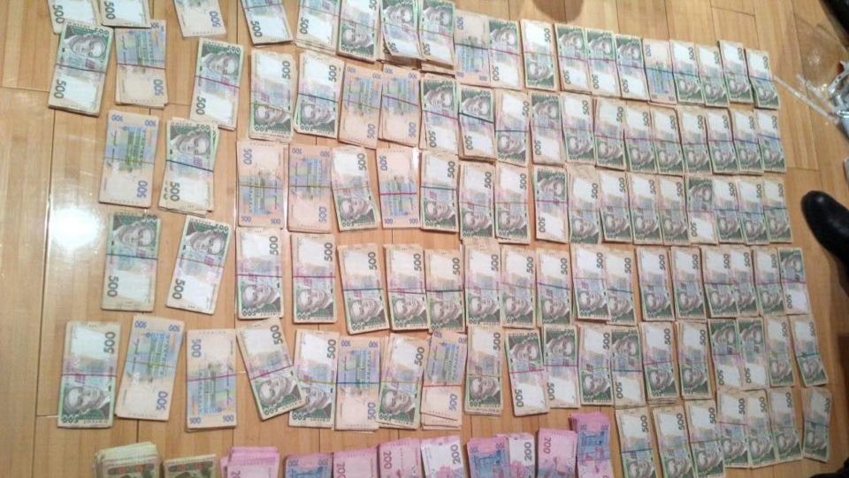 Правоохранители задержали две группы организованных мошенников (фото)