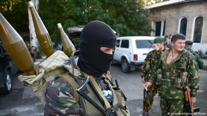 Кризис в «ЛНР»: центр Луганска захватили «зеленые человечки»