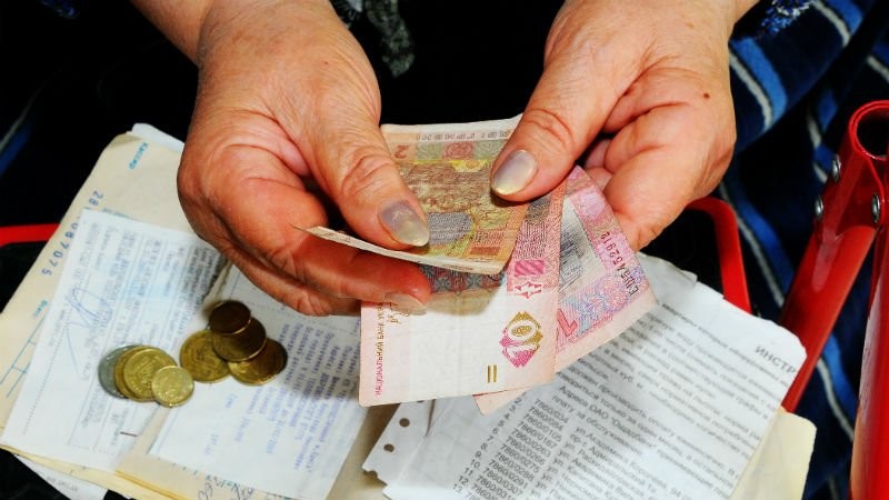 Чиновница незаконно начислила пенсионерке около ста тысяч гривен