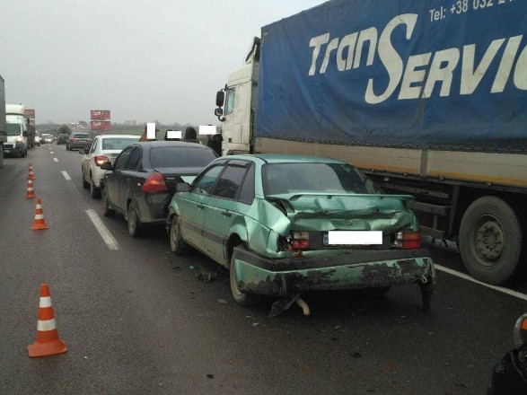Масштабная авария во Львове: столкнулись сразу пять машин (фото)