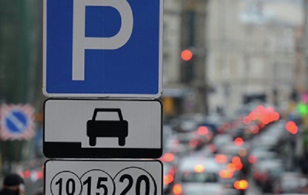 Киевлянам назвали список улиц, где запрещена парковка