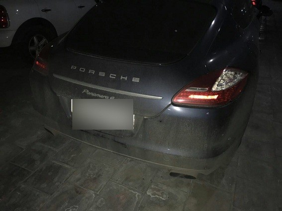 В Киеве расстреляли элитный автомобиль футболиста (фото)