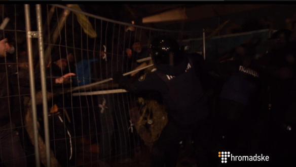 Полиция ищет Саакашвили: возле палаток под Радой произошли стычки (видео)