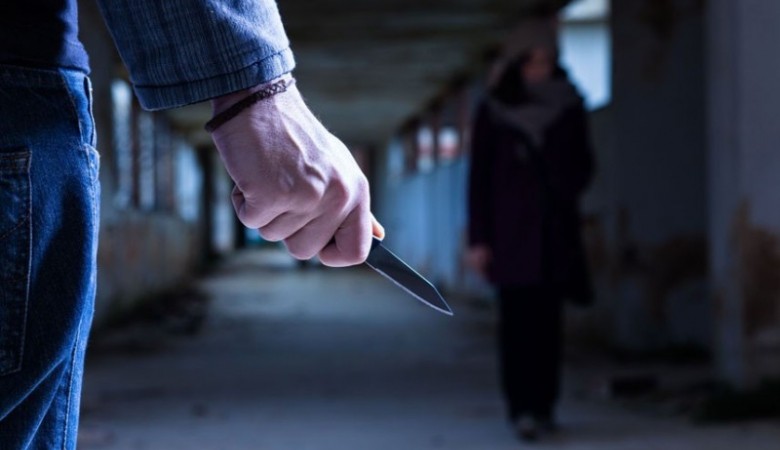 В столице мужчина угрожал ножом сожительнице, чтобы помириться (фото)