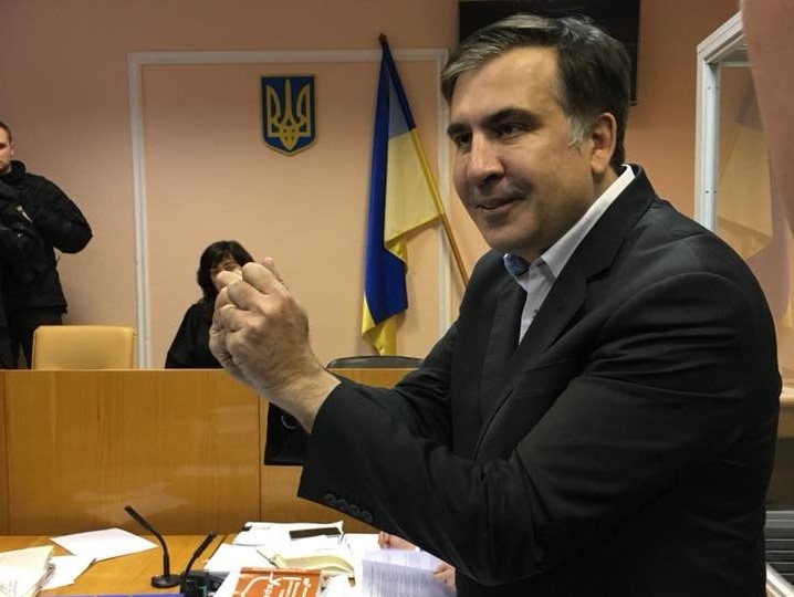 Пора выпускать конфеты «Мишка на крыше»: соцсети комментируют суд над Саакашвили