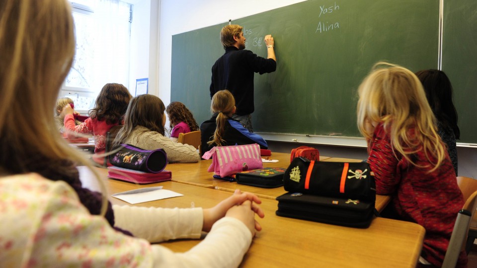 Скандал в школе: детей заставляли каждый день платить по 10 гривен