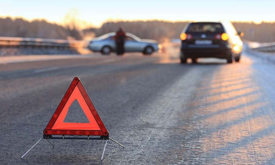 В Киеве женщина на Mitsubishi Lancer «снесла» девочку-подростка и убежала с места ДТП