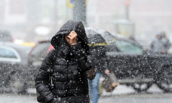 Украинцев предупреждают о непогоде с сильным снегом и ветром