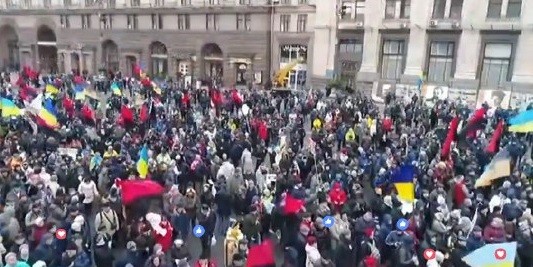 В Киеве проходит марш за импичмент Президента