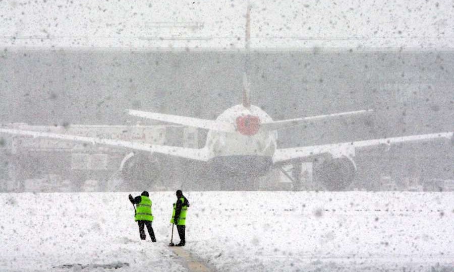 Из-за погодных условий аэропорт «Киев» перенаправил часть авиарейсов