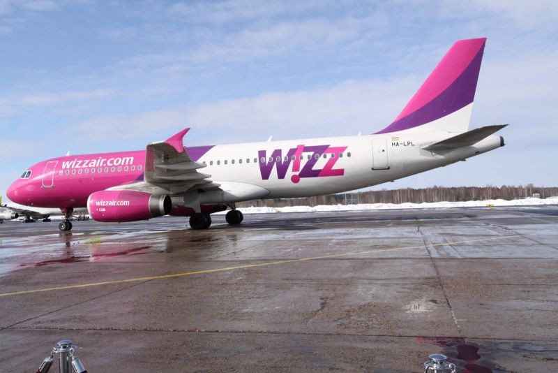 Самолет Wizz Air не долетел до Греции из-за удара молнии