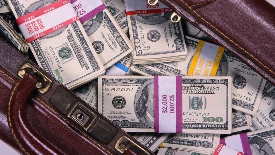 Потерянную сумку, доверху наполненную долларами вернули владельцу в Борисполе