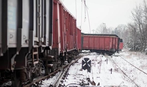 Кража металлолома: в Днепропетровской области с рельсов сошел вагон поезда