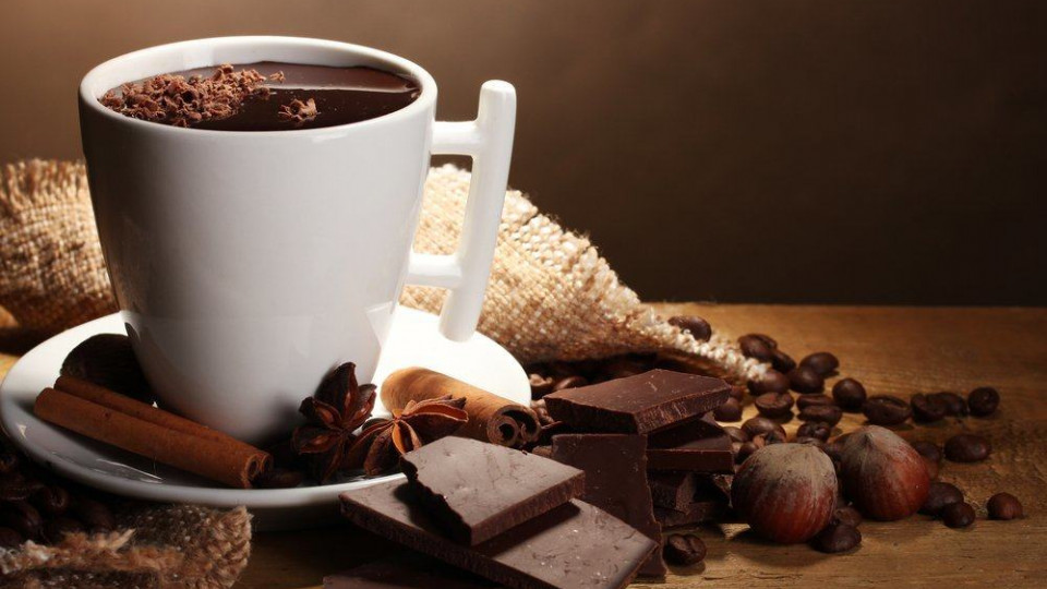 Горячий шоколад опасен для здоровья: медики объяснили, почему