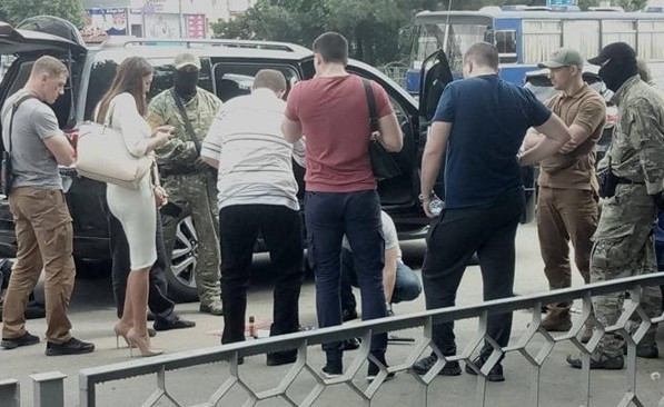 В центре Харькова СБУ задержала джип с оружием: есть подробности