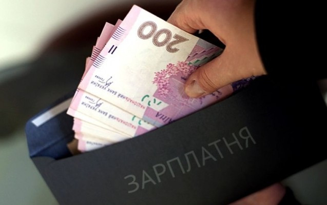 Украинцам придется выбирать между пенсией и зарплатой: готовят изменения
