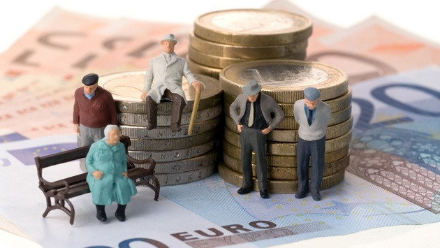 Как самостоятельно проверить стаж и размер пенсии: украинцам объяснили