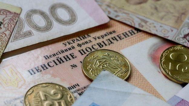 Пенсии соцстандарты и алименты чего ждать украинцам в декабре