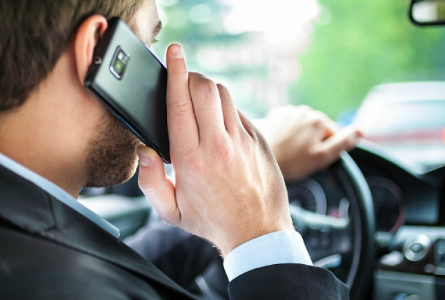Користування телефоном за кермом автомобіля може бути доведено оператором мобільного зв’язку: постанова КАС ВС