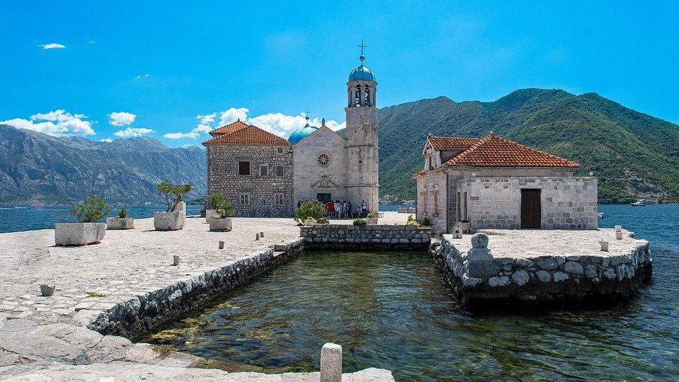 Черногория ввела ряд ограничений для туристов на Новый год
