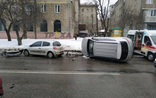 В Харькове произошло ДТП с учебным автомобилем