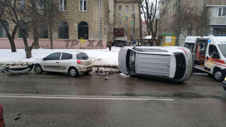 В Харькове произошло ДТП с учебным автомобилем