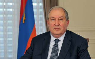 Президент Армении обратился в Конституционный суд из-за увольнения главы Генштаба