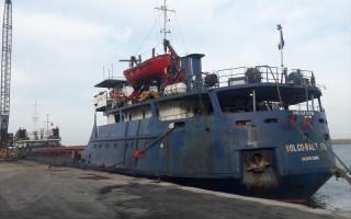 ВМС Румынии направили вертолет для транспортировки в больницу критически пострадавшей украинки с затонувшего судна